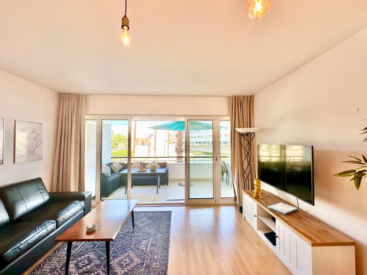Lucky Star Marina Apartment, With Pool 拉哥斯 外观 照片